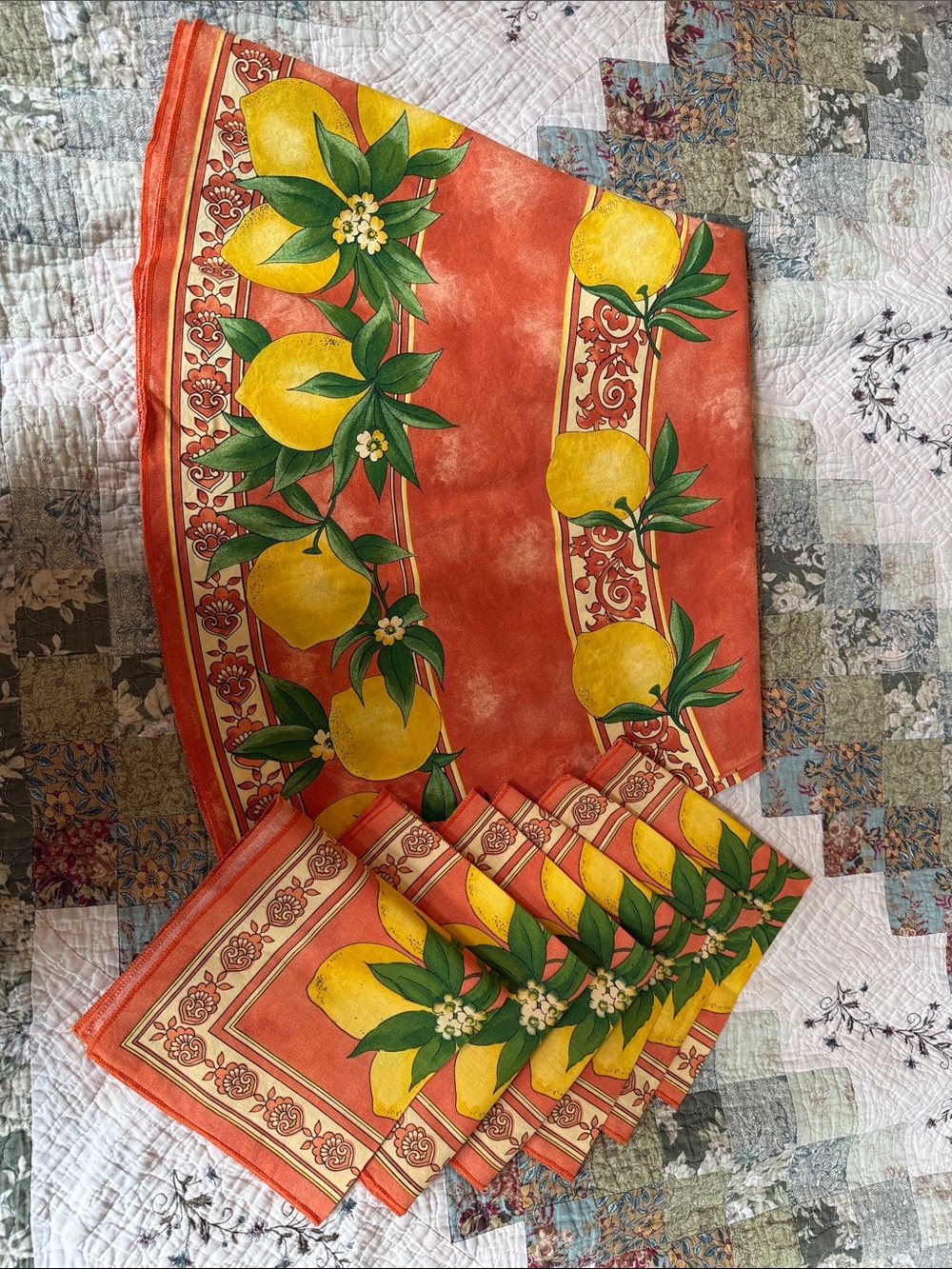 French Country Poupees Yolande round tablecloth and 6 napkins